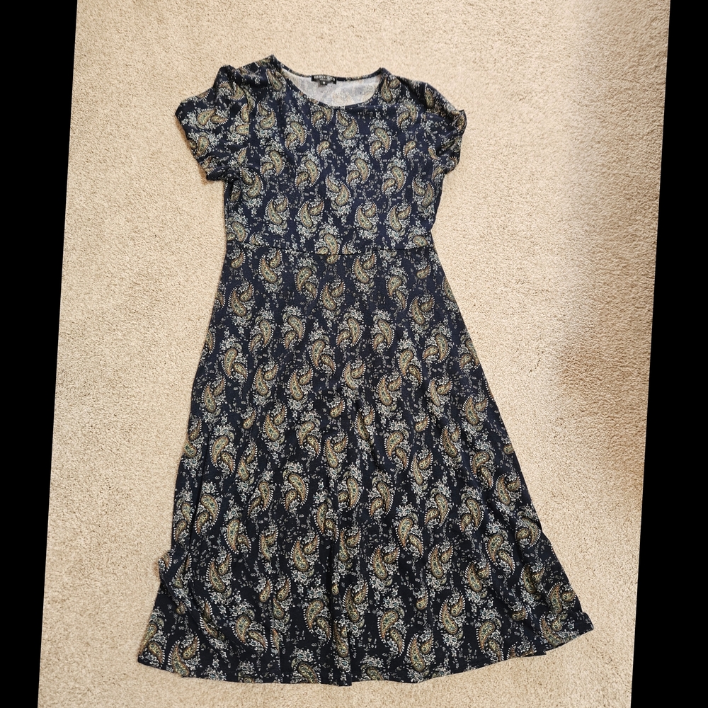 Chic Paisley Midi Dress - Navy and Gold